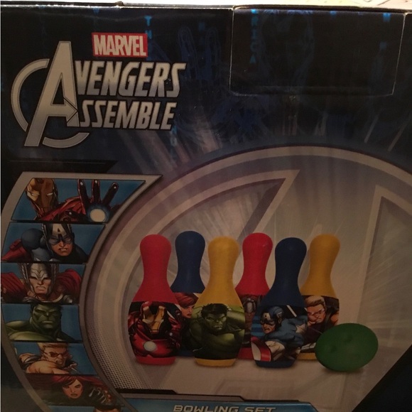 🆕 🎳 MARVEL AVENGERS BOWLING SET / Primary Colors / 6 Pins & 1 Bowling Ball 🎳 - Picture 4 of 12
